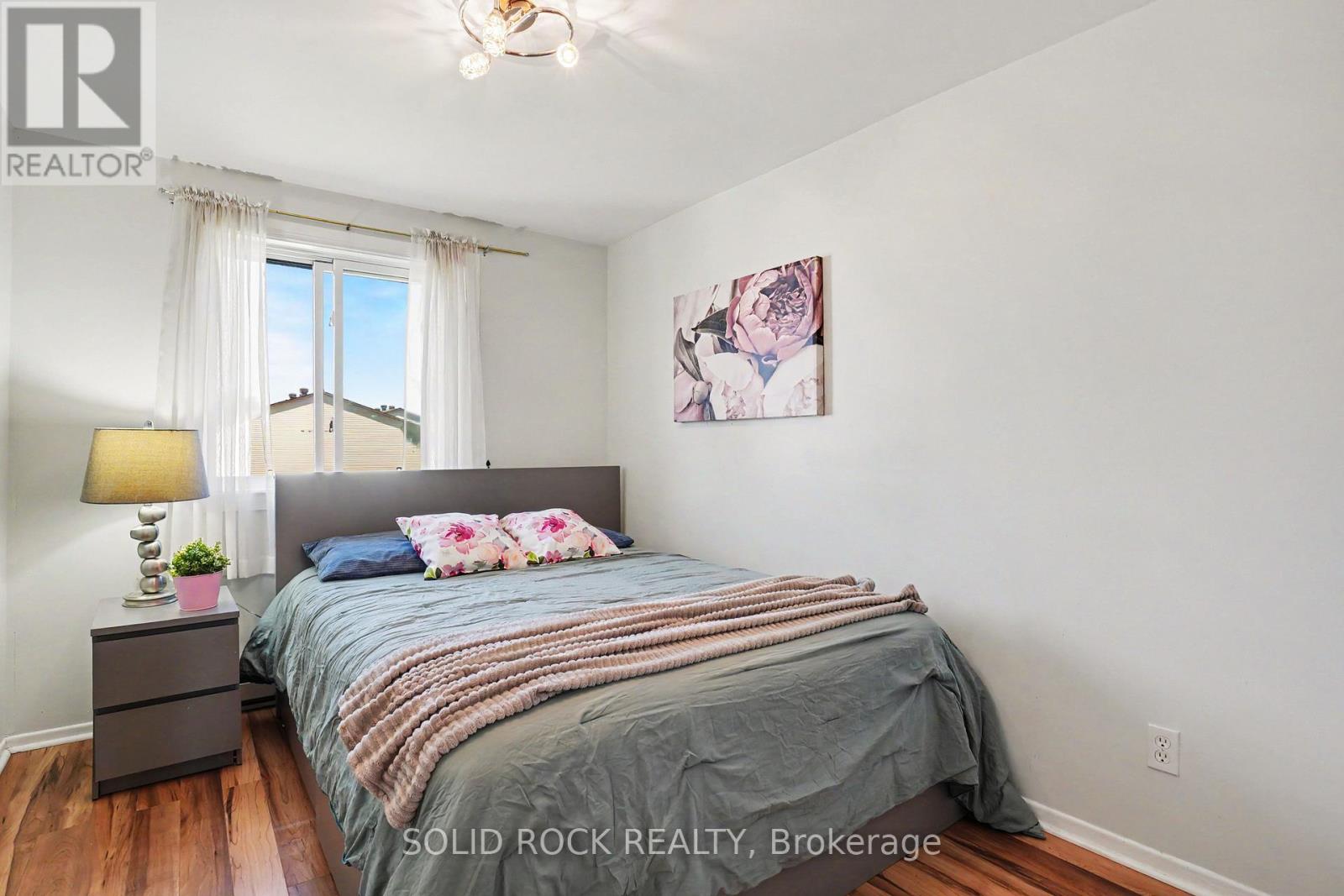3 Bed, 2 Bath House for Sale in Ottawa – D – 11D WOODVALE GREEN W, Ottawa – MLS# X13417908 - Image 16