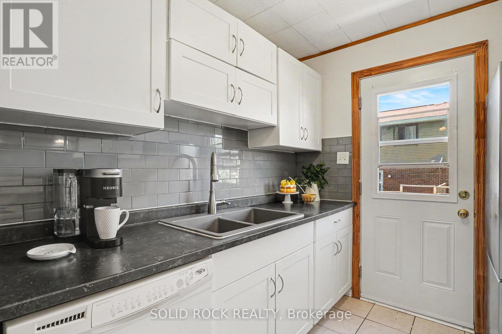 3 Bed, 2 Bath House for Sale in Ottawa – D – 11D WOODVALE GREEN W, Ottawa – MLS# X13417908 - Image 8