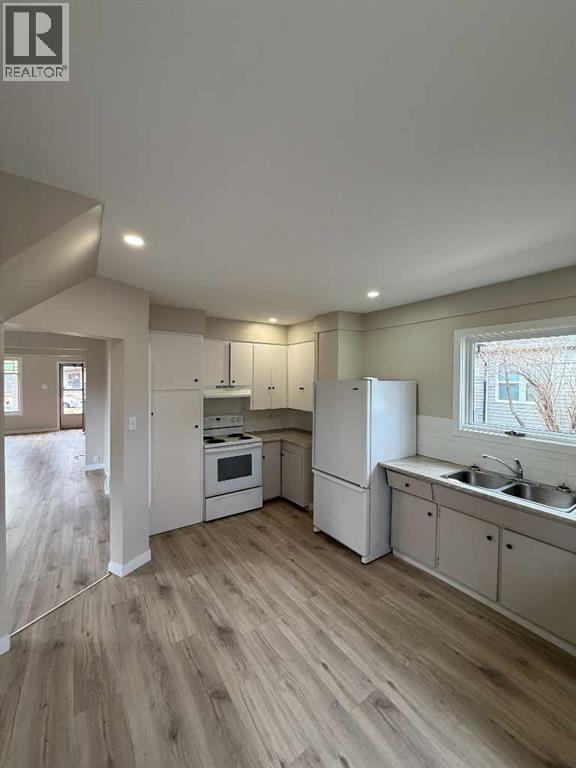 419 12 Street N - 12