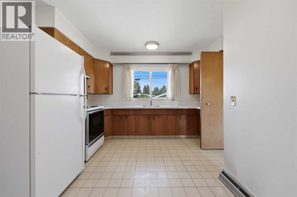 6111 34 Street SW — photo 10