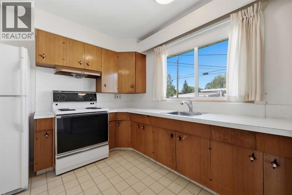 6111 34 Street SW — photo 11