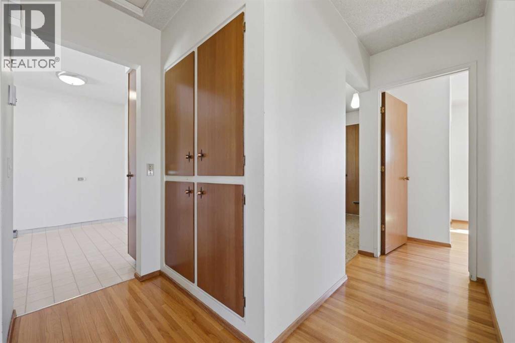 6111 34 Street SW — photo 13