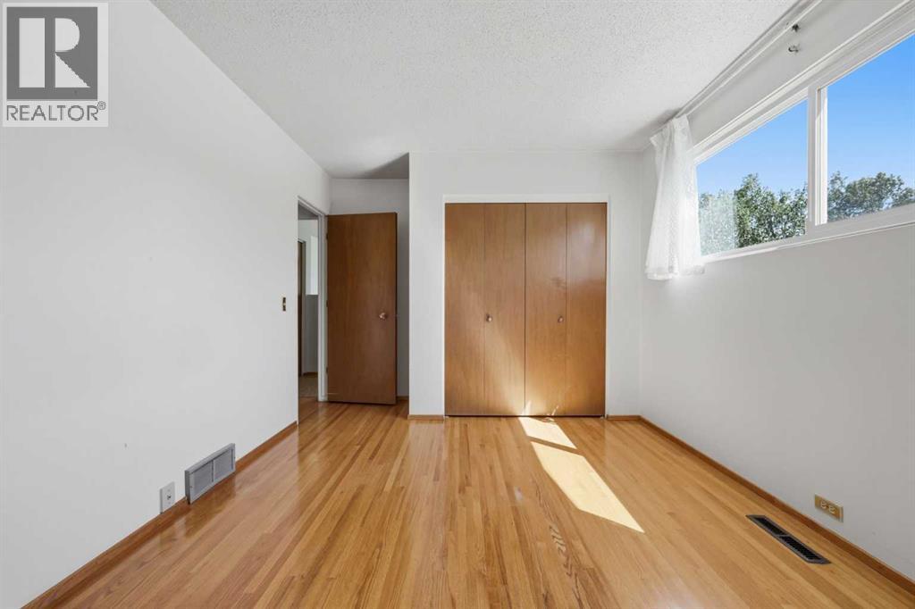6111 34 Street SW — photo 15
