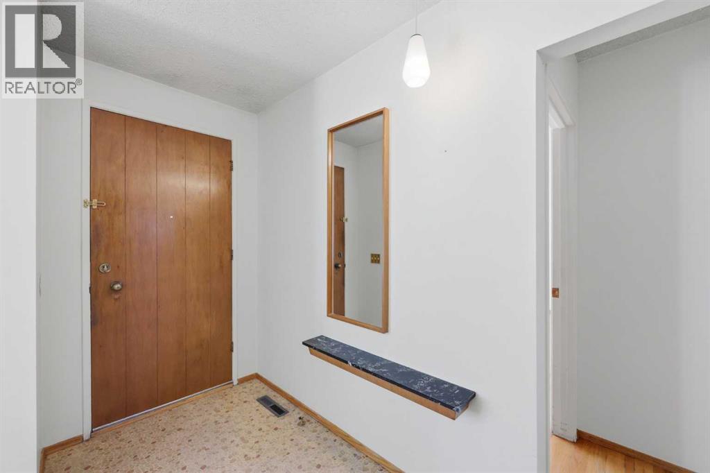 6111 34 Street SW - photo 2