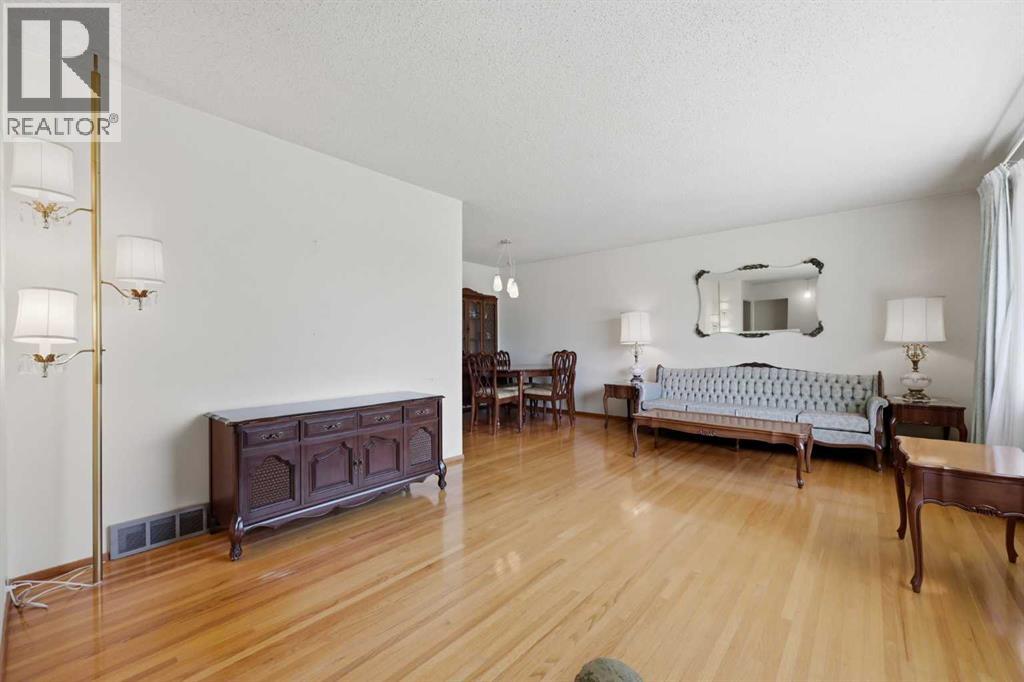 6111 34 Street SW - photo 3