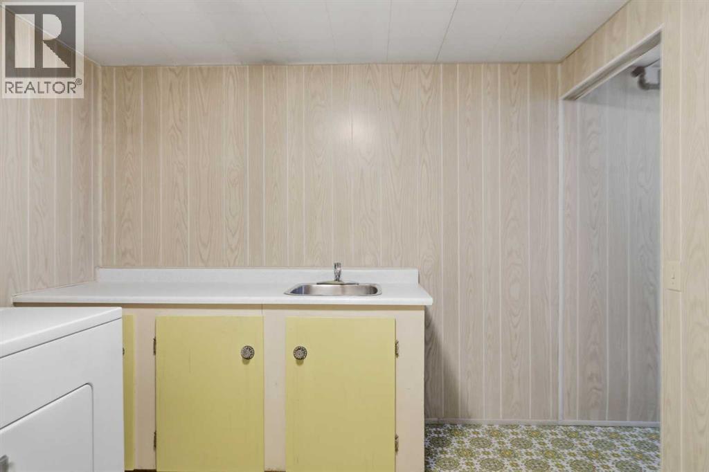 6111 34 Street SW — photo 31