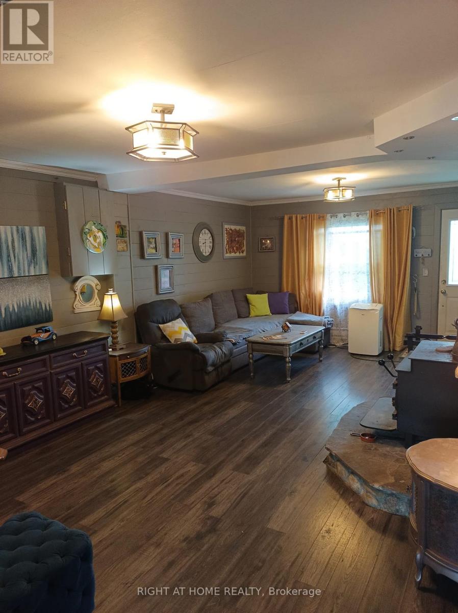 2323 LAKESHORE DRIVE - 13