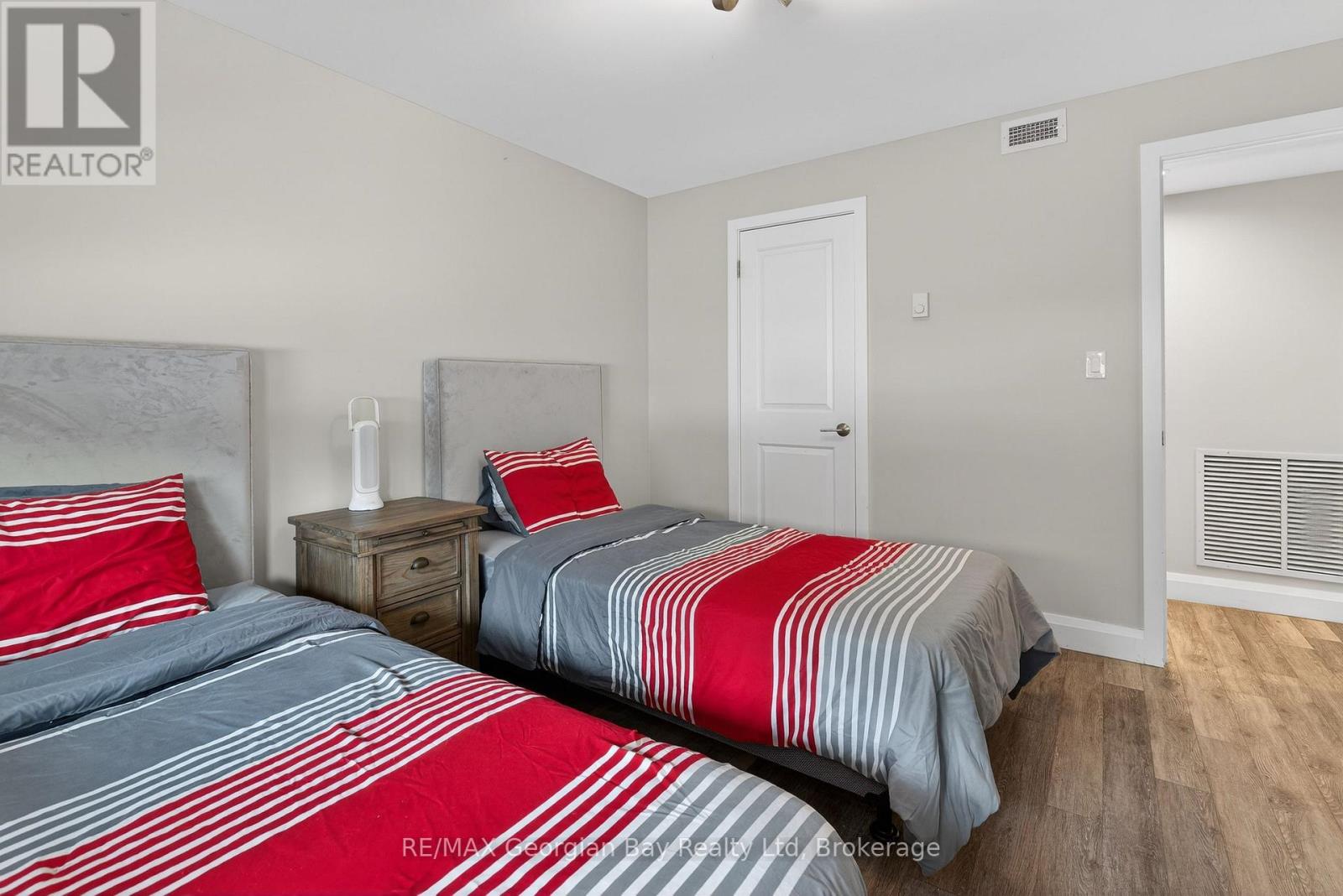#102 80 HORSESHOE BOULEVARD - 16