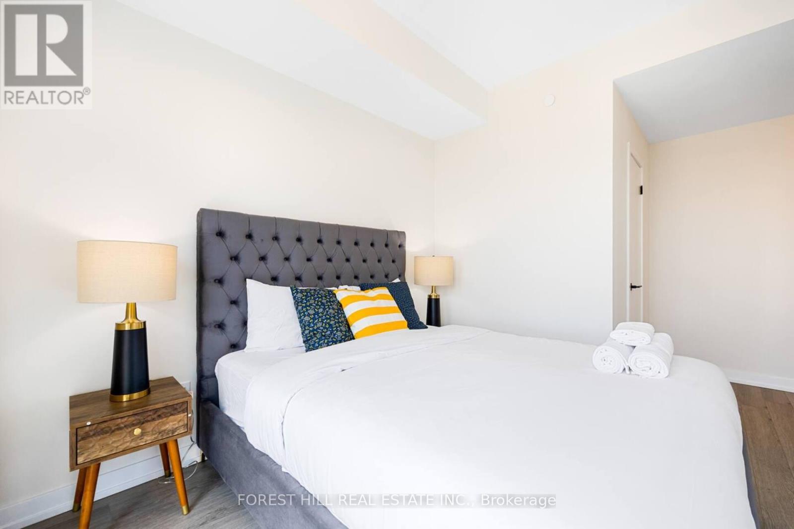 #913 2300 ST CLAIR AVE AVENUE W - 22