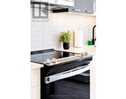 913 - 2300 St Clair Ave Avenue W, Toronto, ON M6N0B3 Photo 8