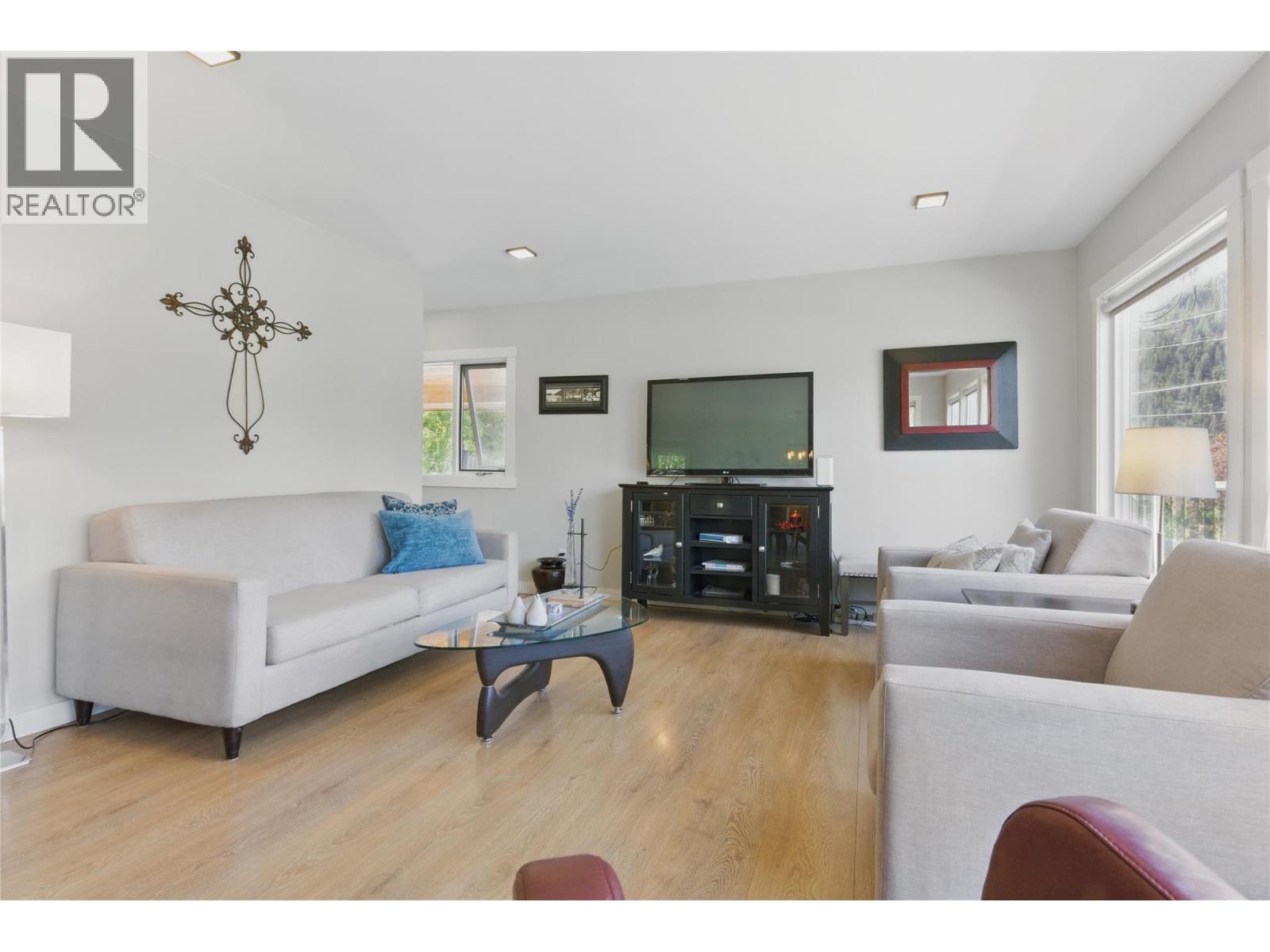 2250 PAUL LAKE Road - 16