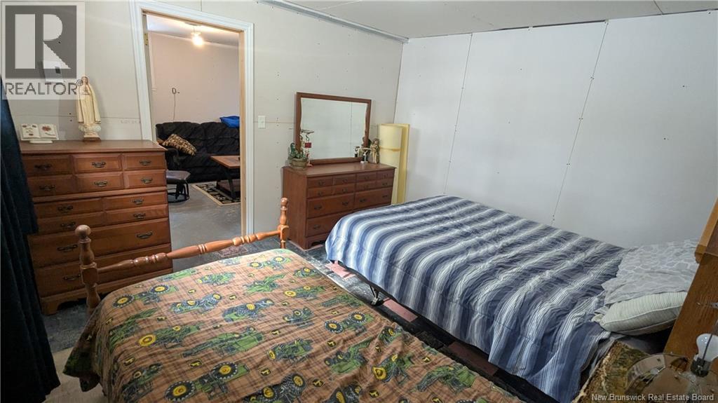 469 St-Amand Road - 35