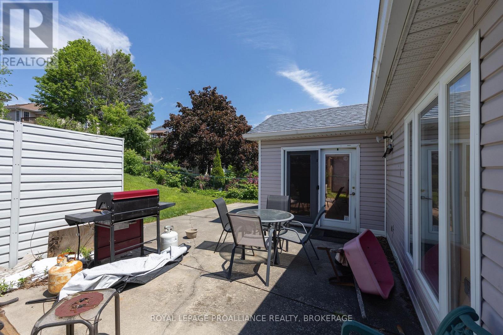 416 DOLSHIRE STREET - 10