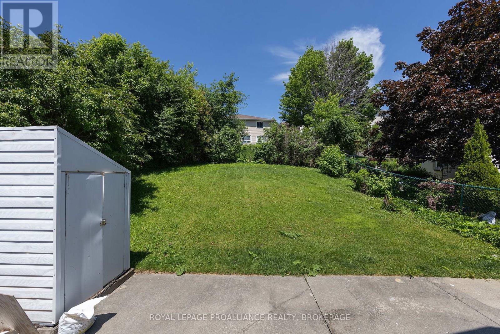 416 DOLSHIRE STREET - 11