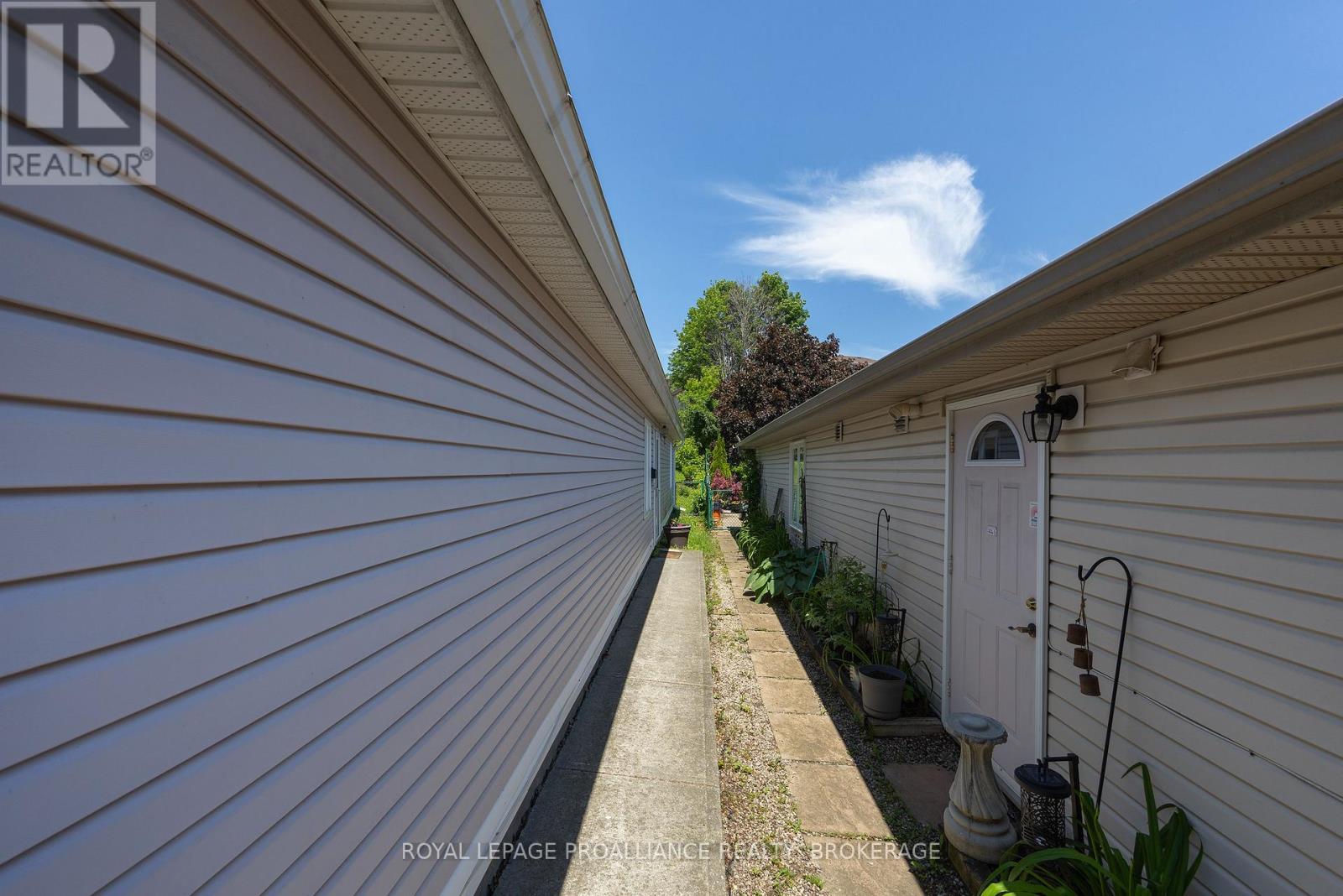 416 DOLSHIRE STREET - 4