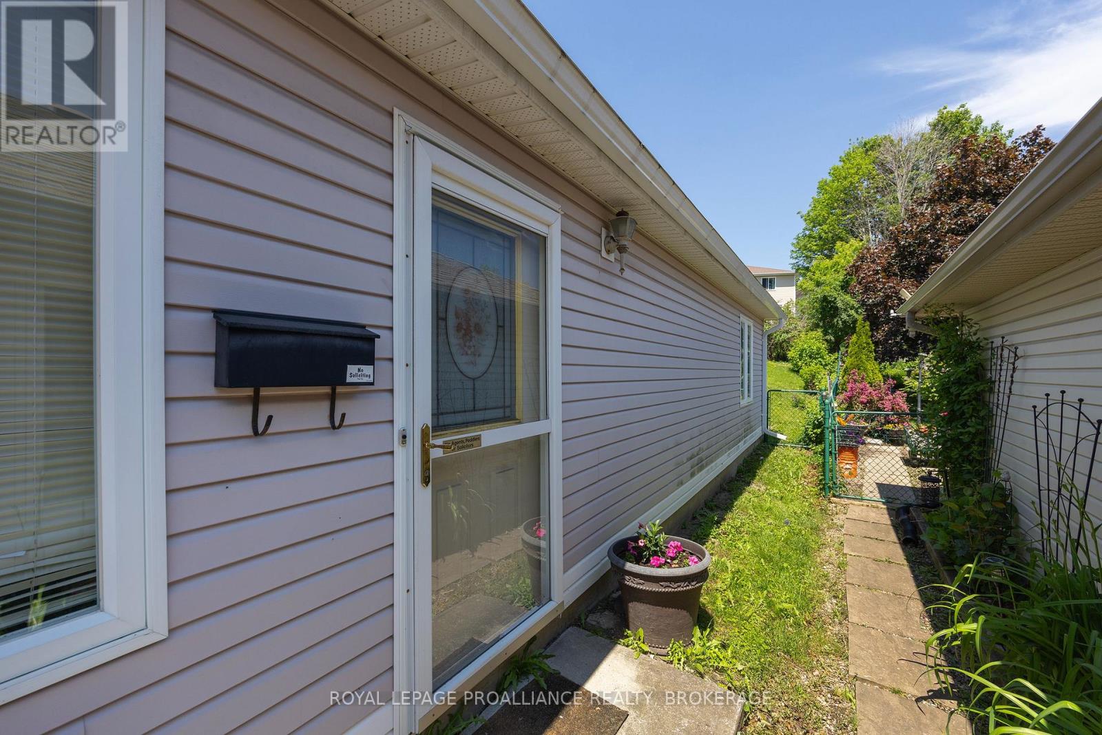 416 DOLSHIRE STREET - 5