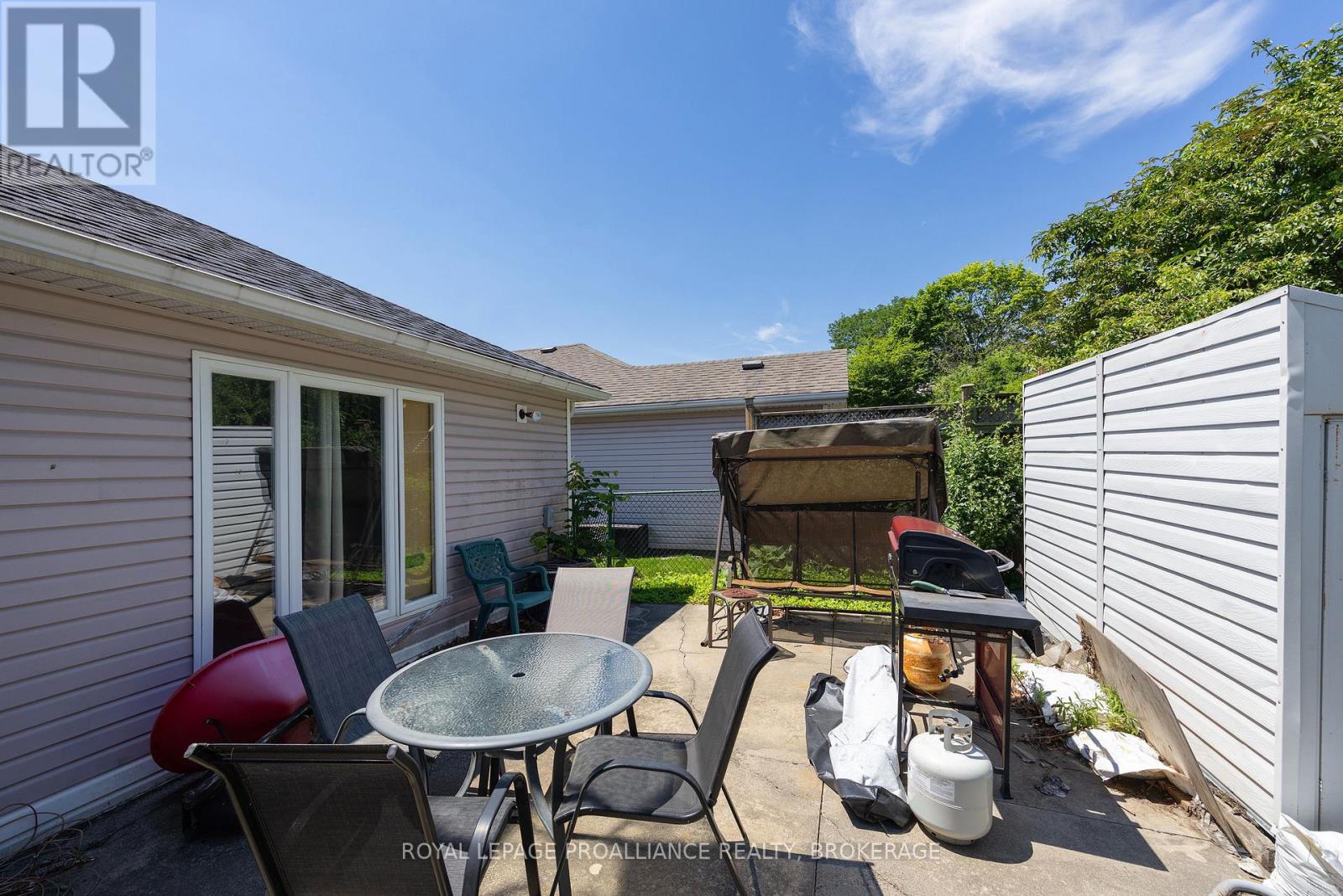 416 DOLSHIRE STREET - 9