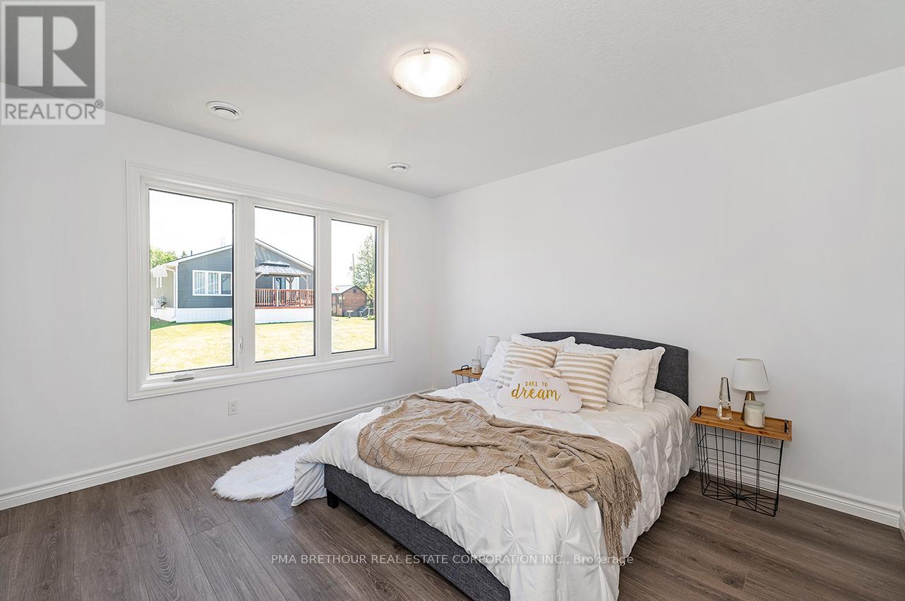 20 BLUFFS VIEW BOULEVARD - 23