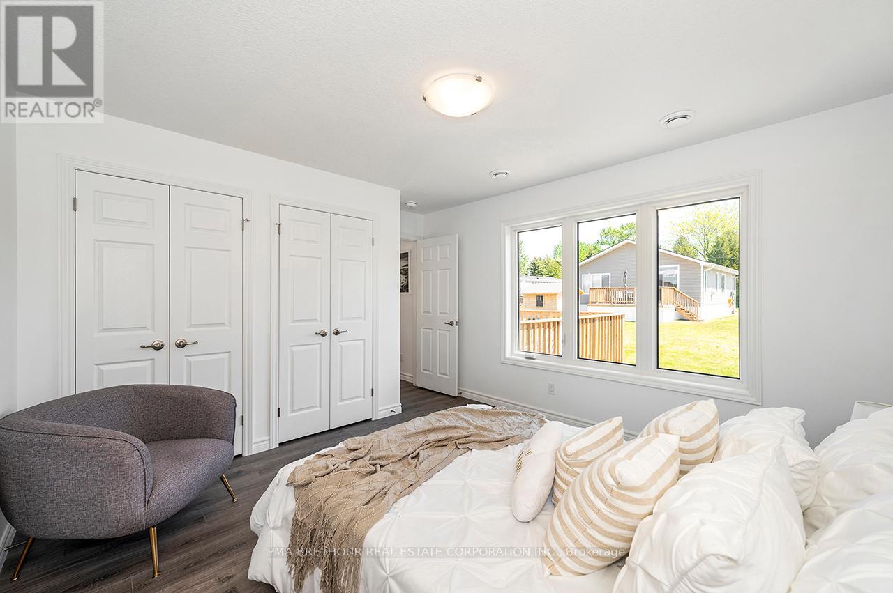 20 BLUFFS VIEW BOULEVARD - 24