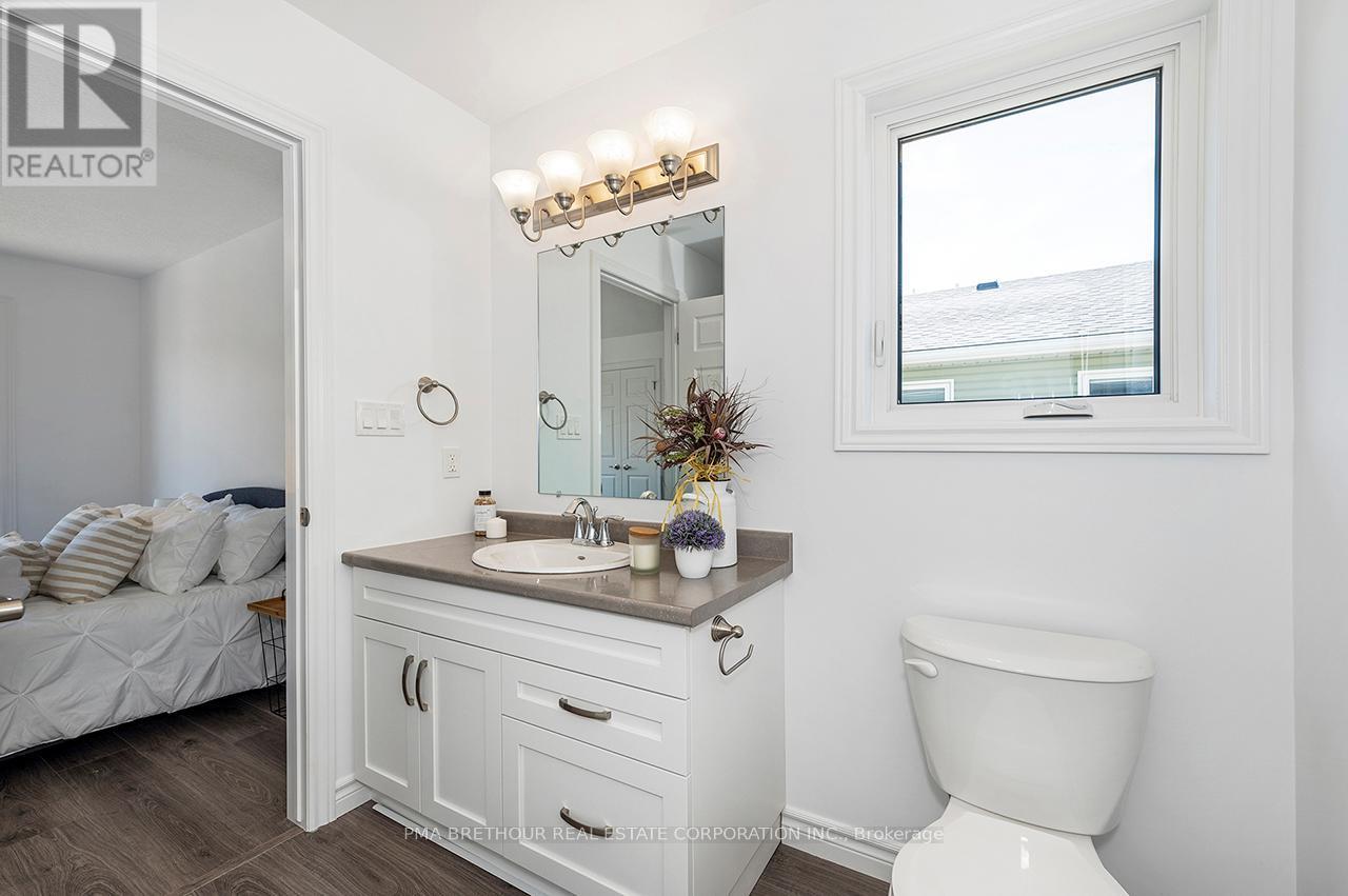 20 BLUFFS VIEW BOULEVARD - 27