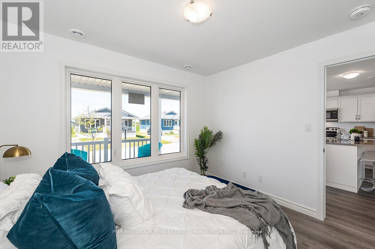 20 BLUFFS VIEW BOULEVARD - 30