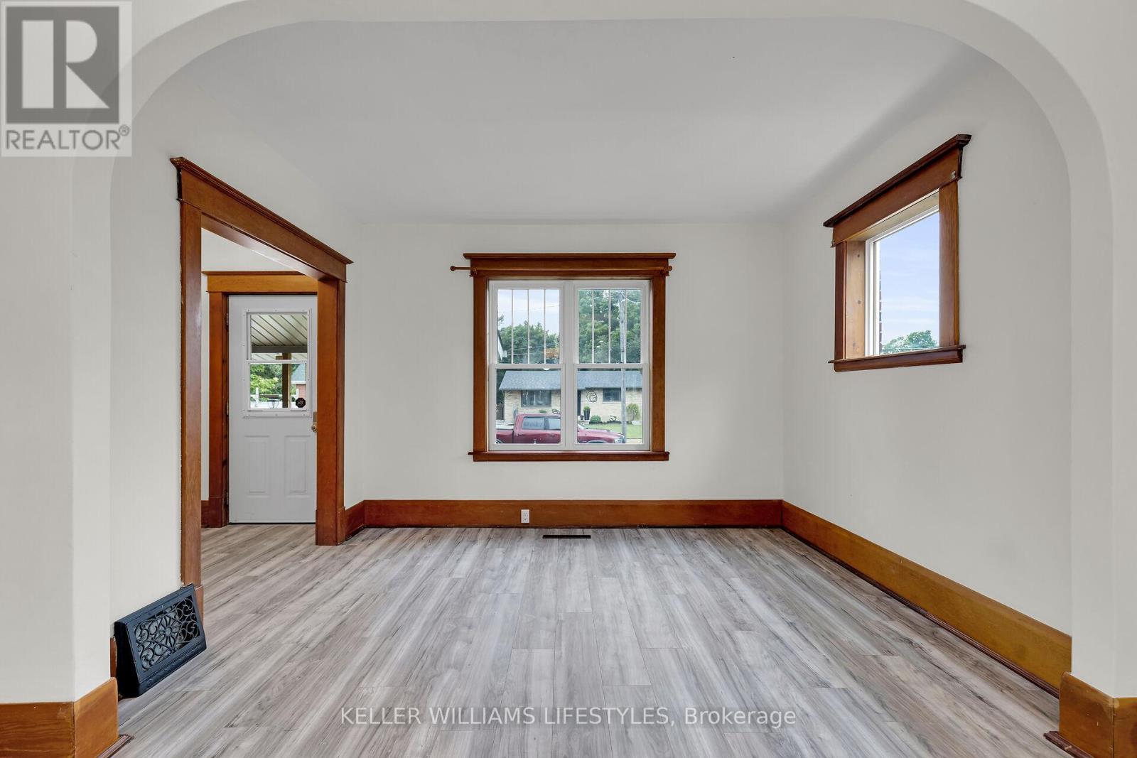 95 JOHN STREET E - 10