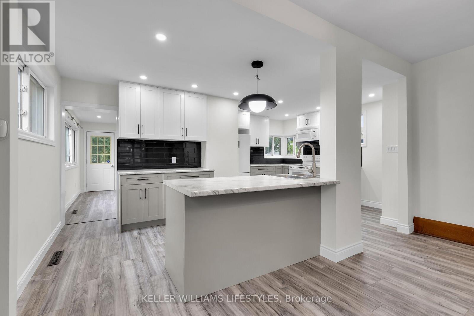 95 JOHN STREET E - 12