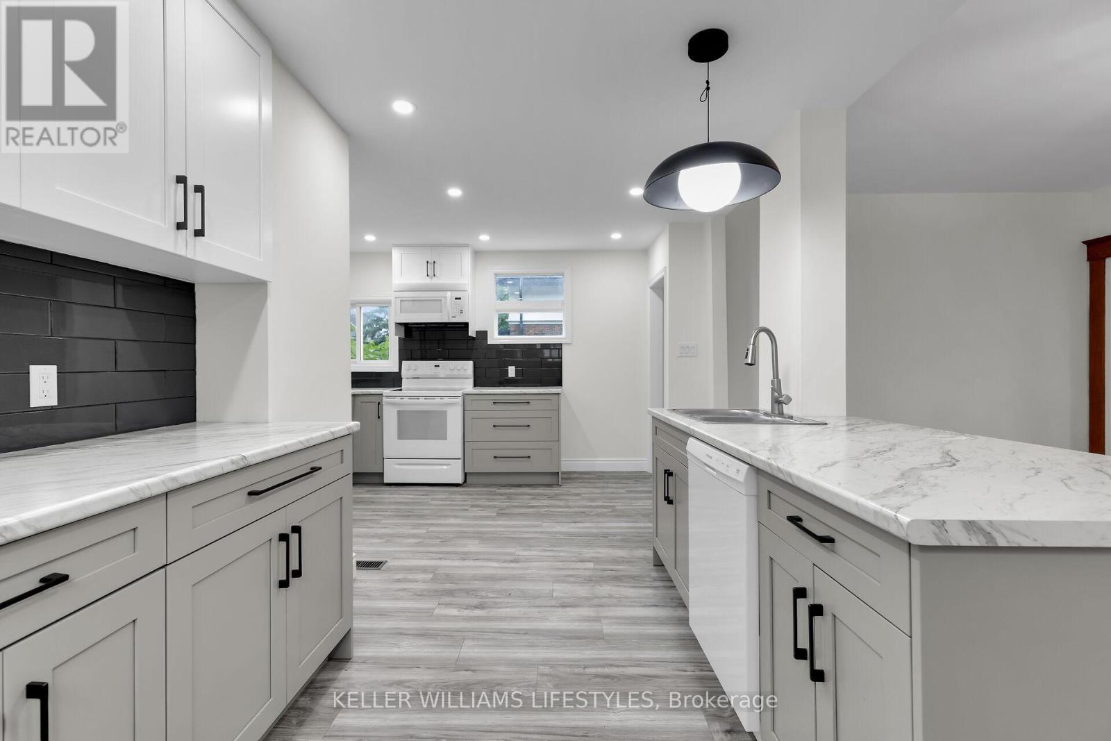 95 JOHN STREET E - 13