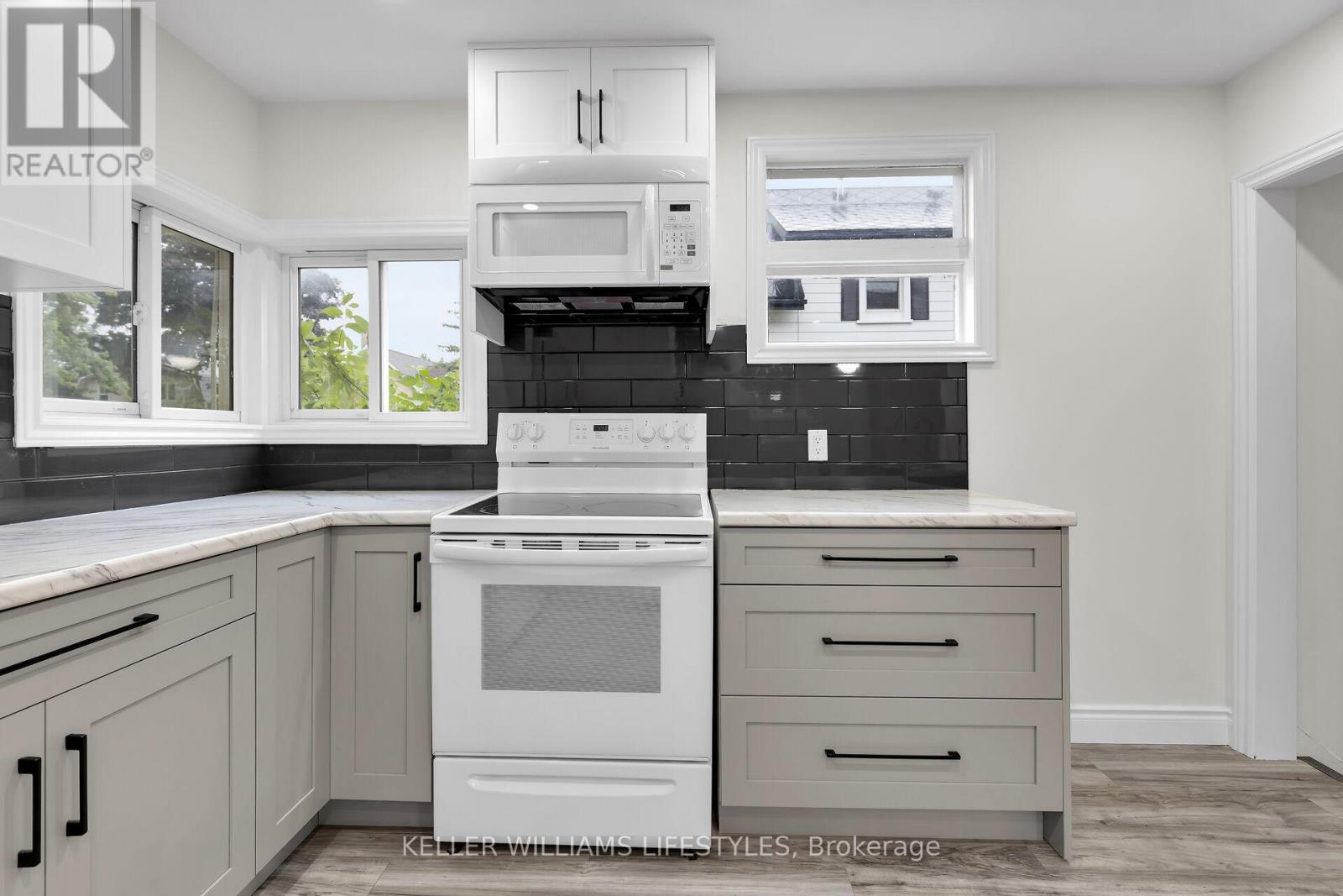95 JOHN STREET E - 18
