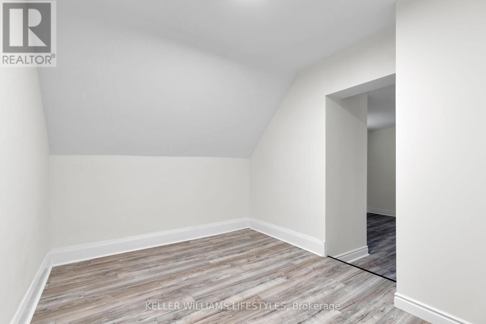95 JOHN STREET E - 21