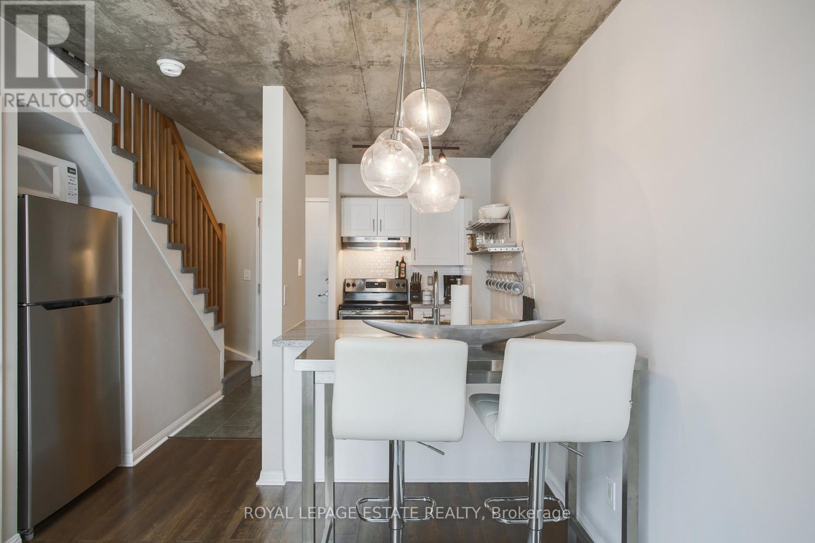 #837 1029 KING STREET W - 10