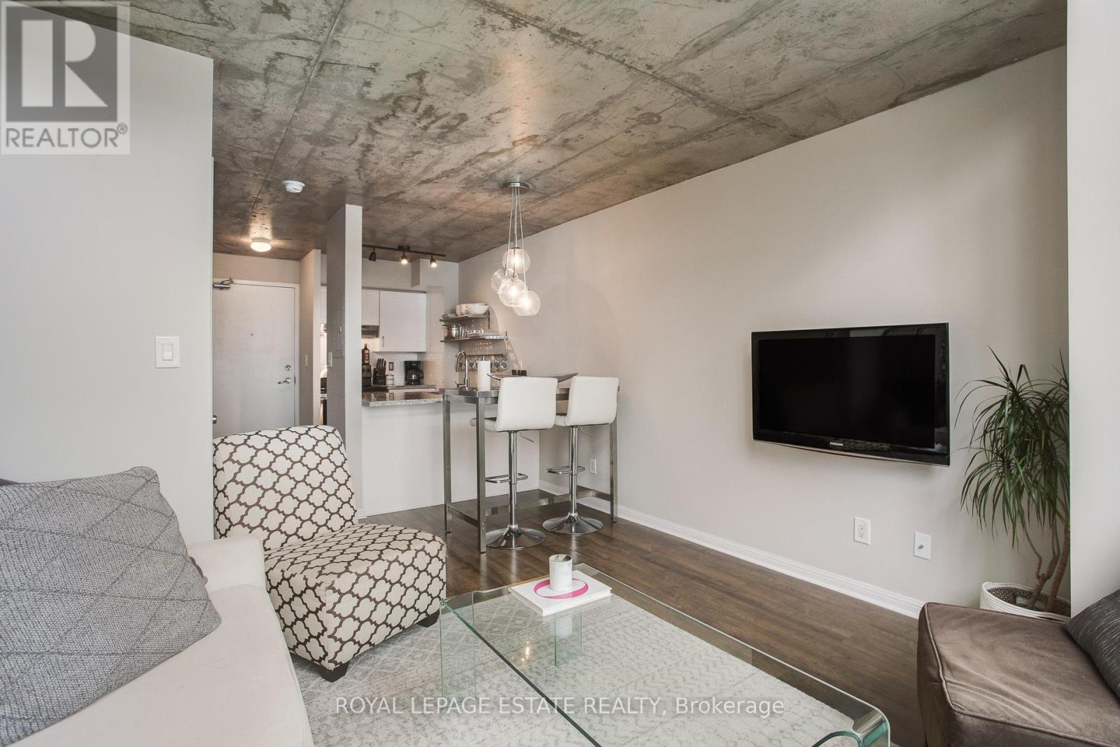#837 1029 KING STREET W - 4