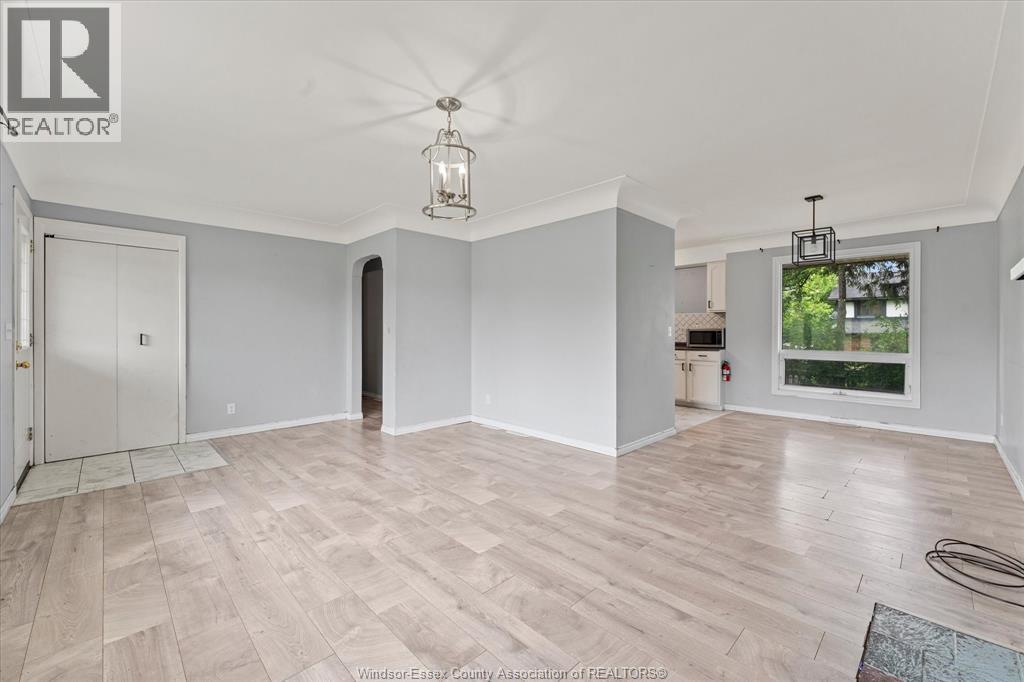 4065 Dougall - 7