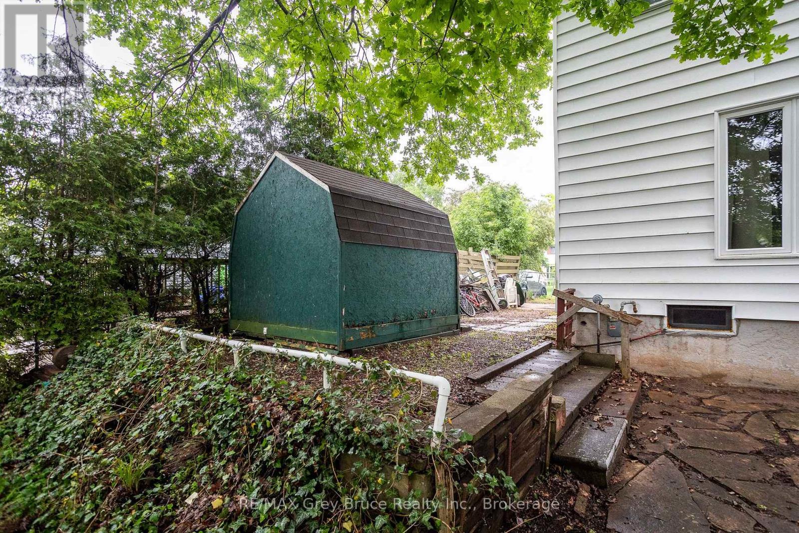 1068 11TH STREET E - 28