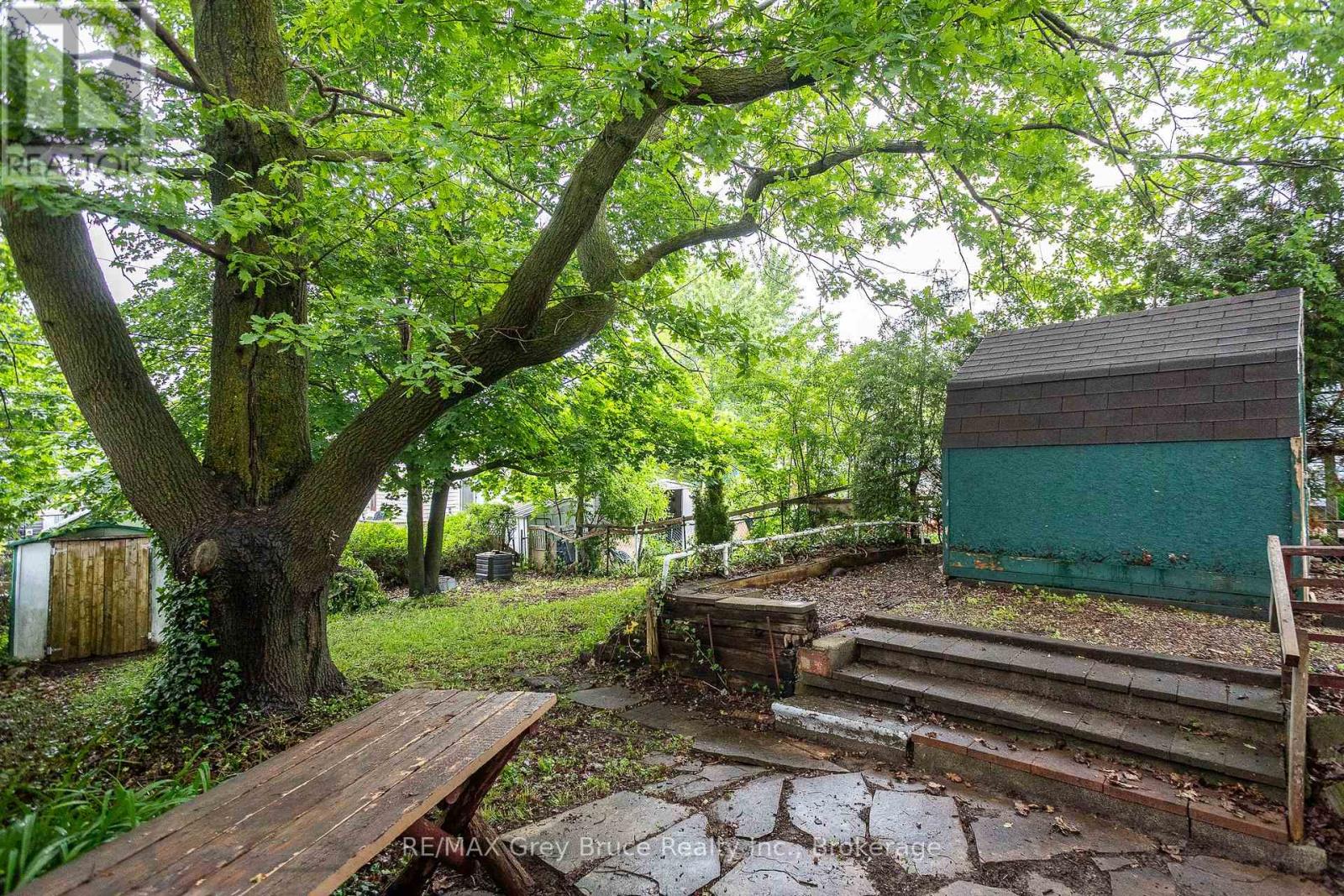 1068 11TH STREET E - 25