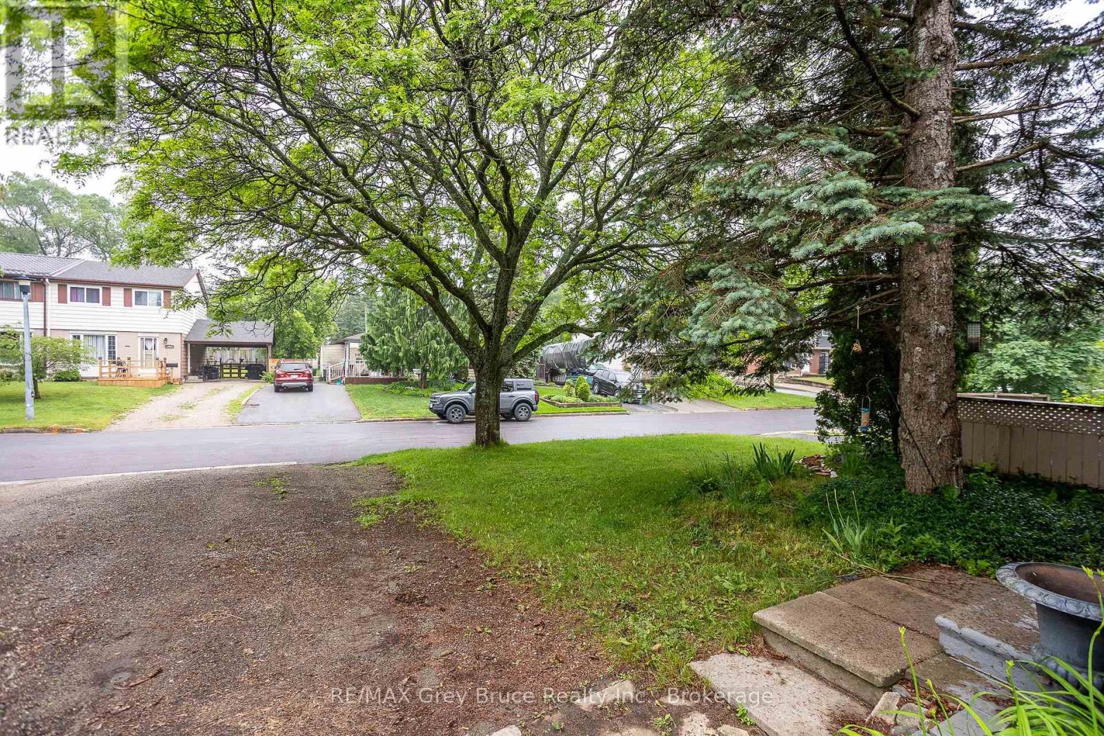 1068 11TH STREET E - 29