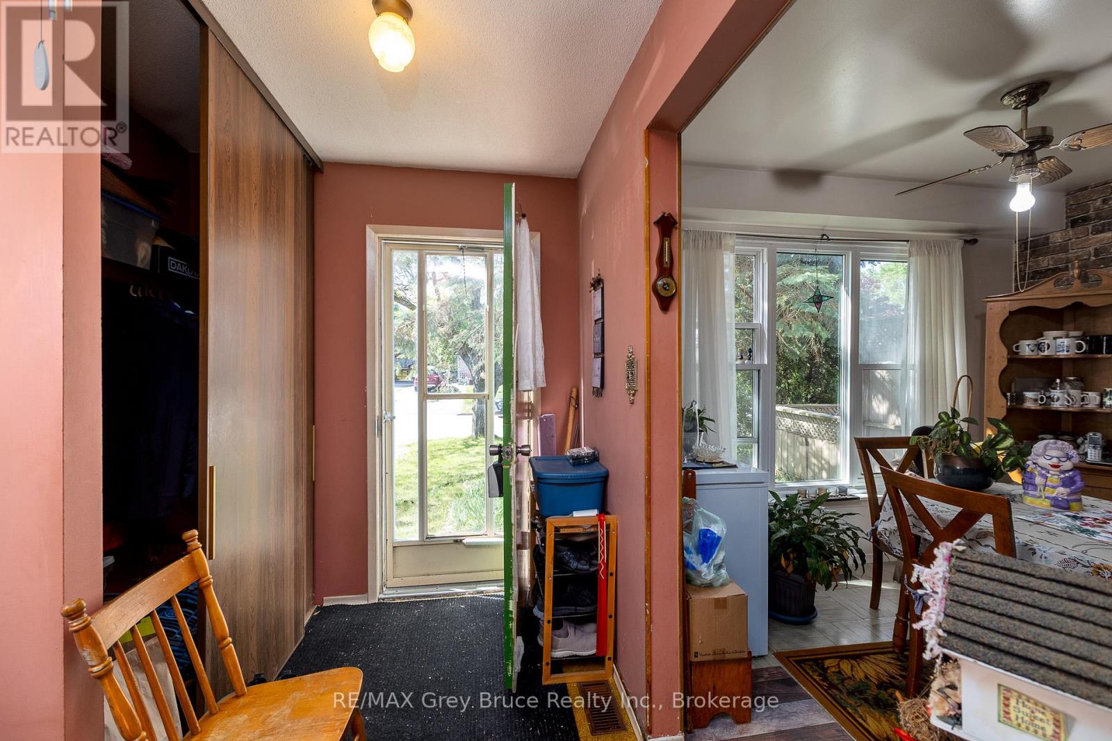 1068 11TH STREET E - 4