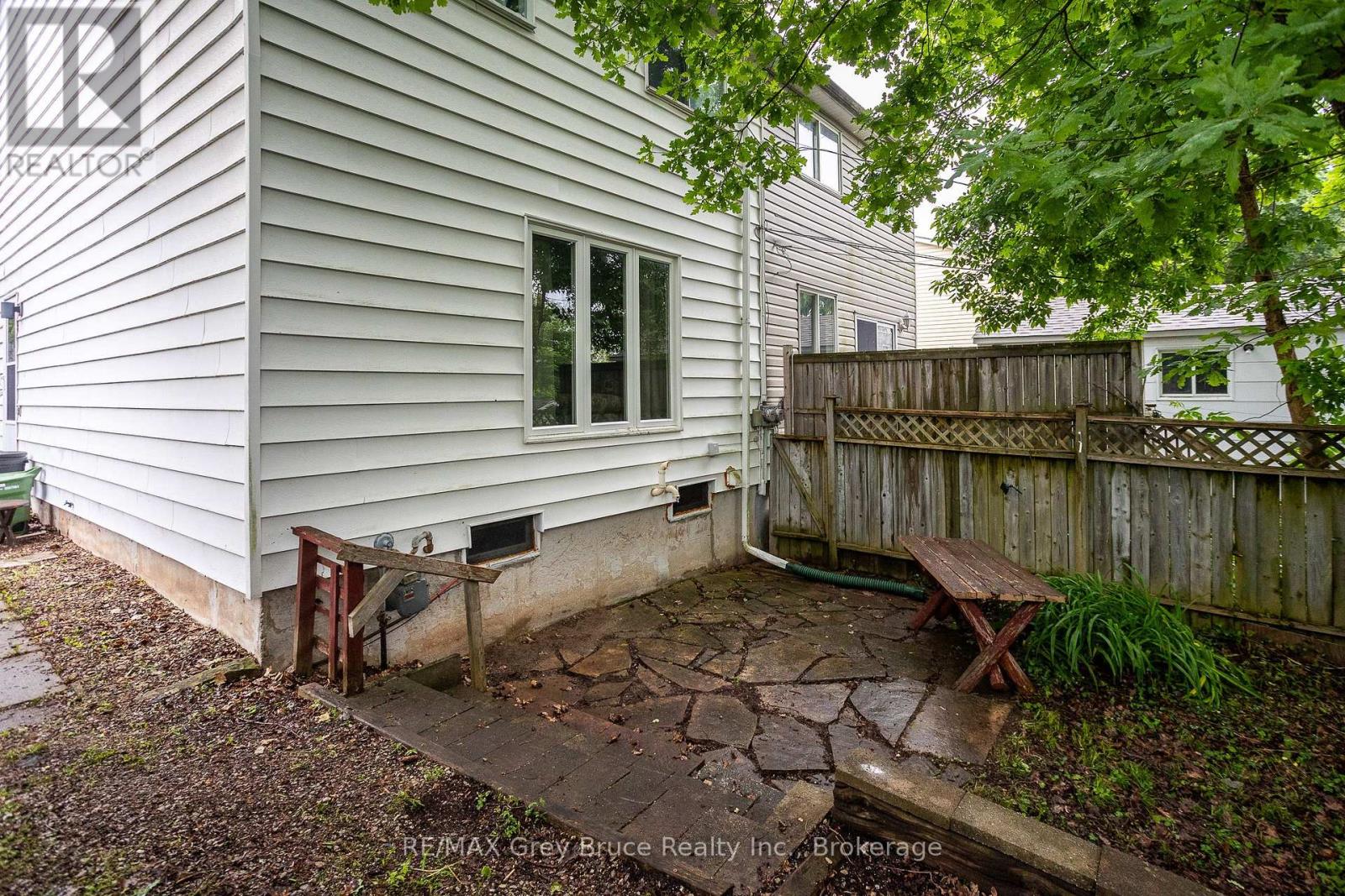 1068 11TH STREET E - 31