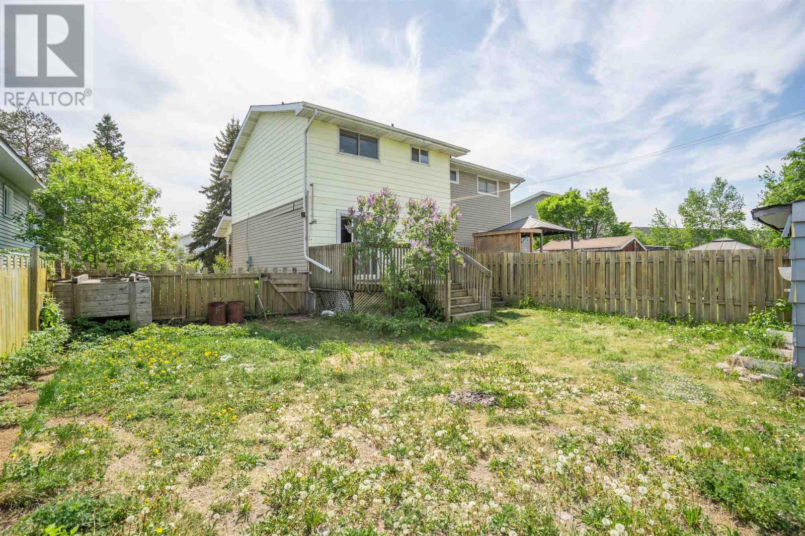 61 Robin ST - 6