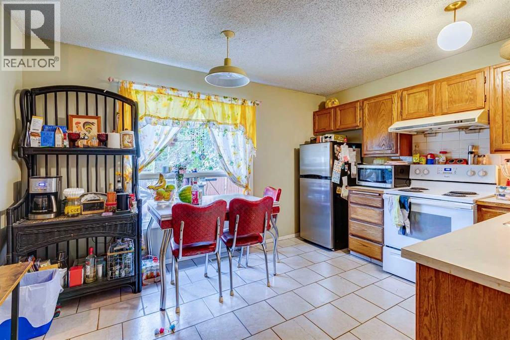 864 Queensland Drive SE — photo 10