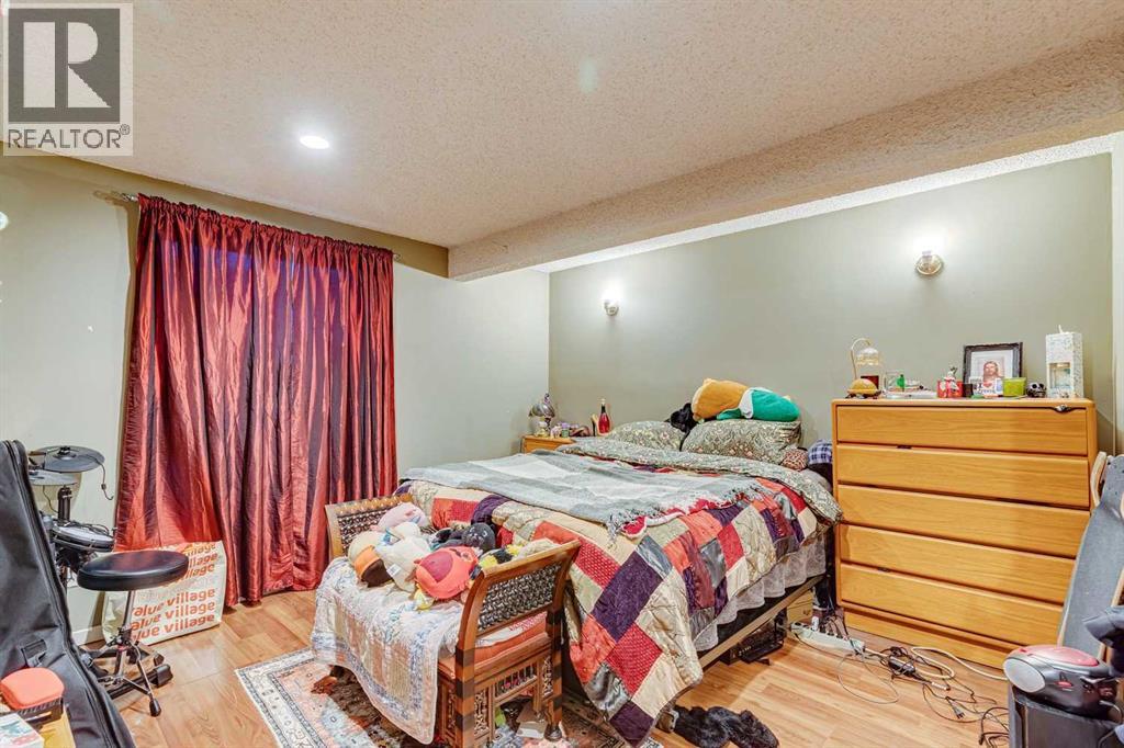 864 Queensland Drive SE — photo 24