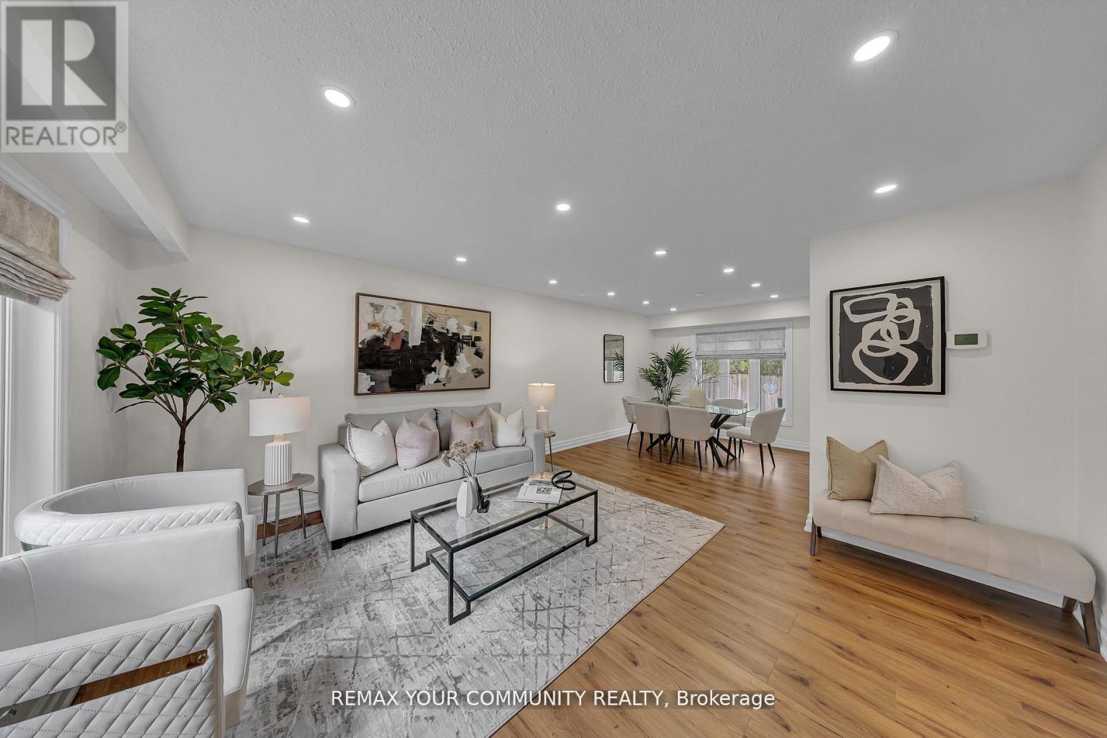 22 MADELAINE CRESCENT - 1