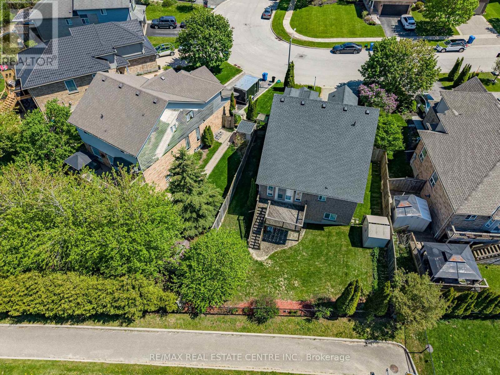 35 CAMERON COURT - 32