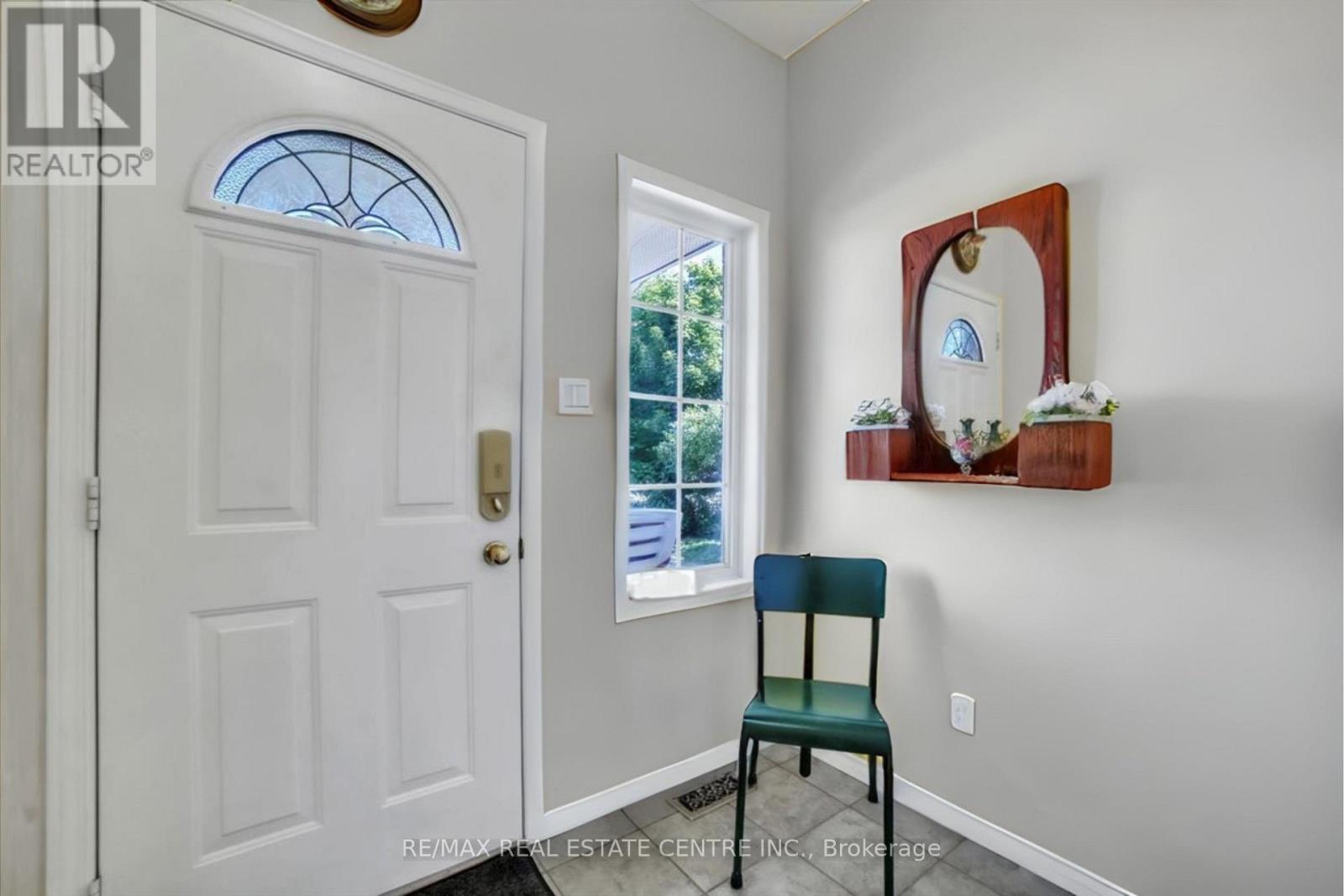 35 CAMERON COURT - 4