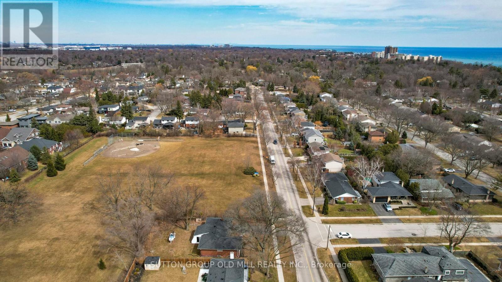 4447 SPRUCE AVENUE - 24
