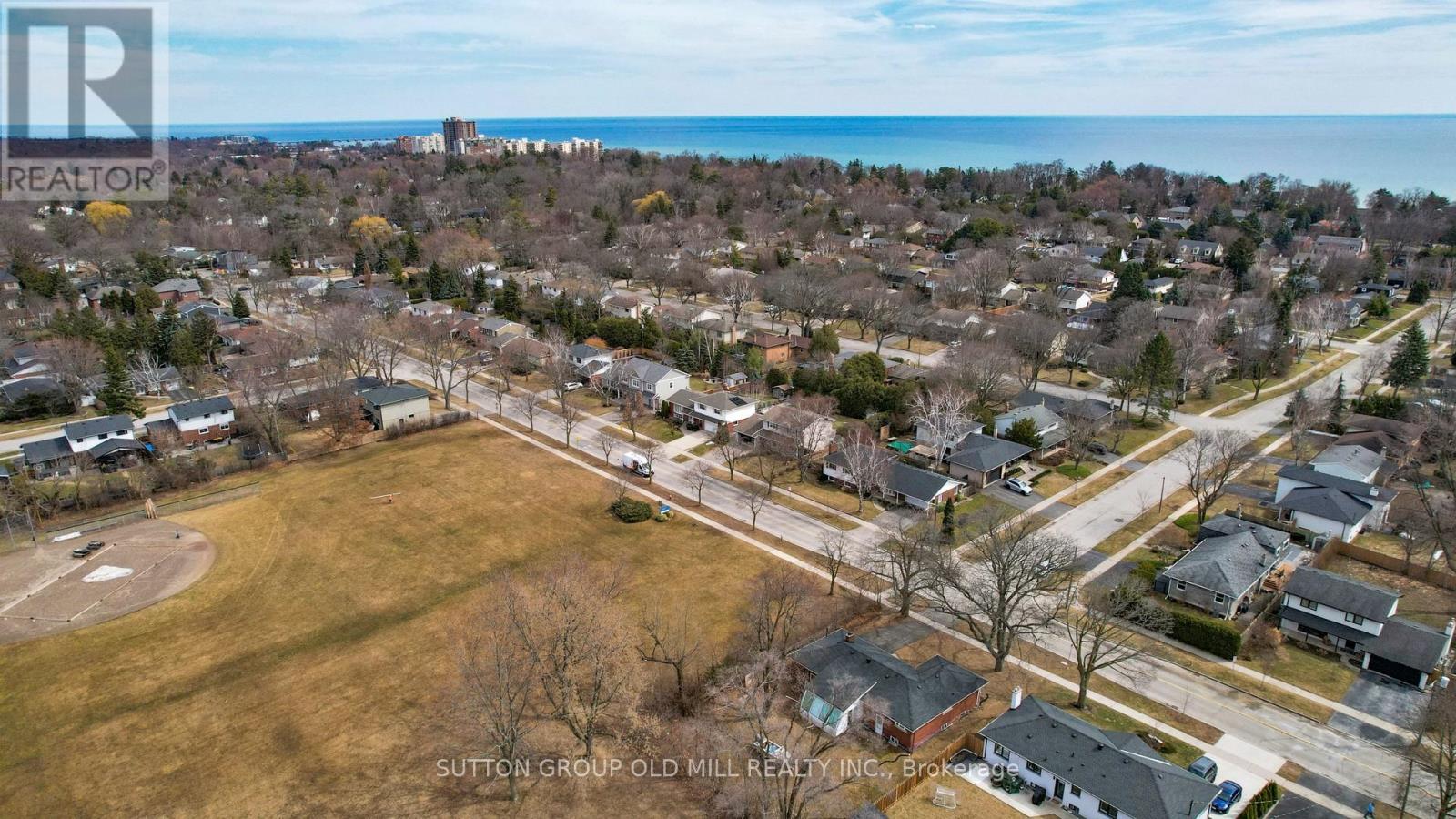 4447 SPRUCE AVENUE - 33
