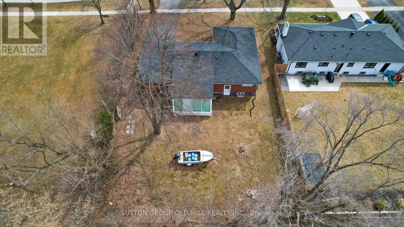 4447 SPRUCE AVENUE - 9