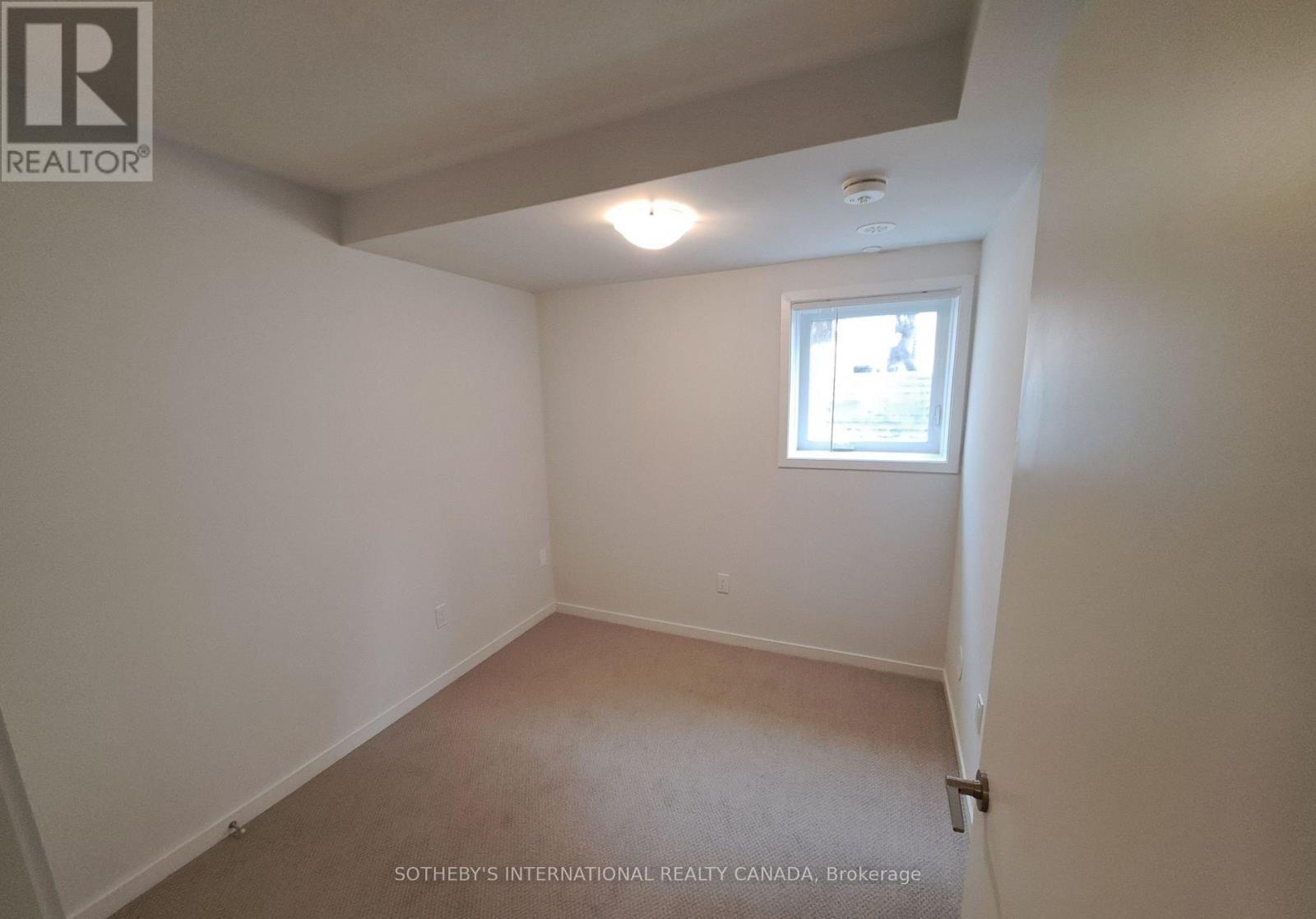 #77 10 WILLIAM JACKSON WAY - 11