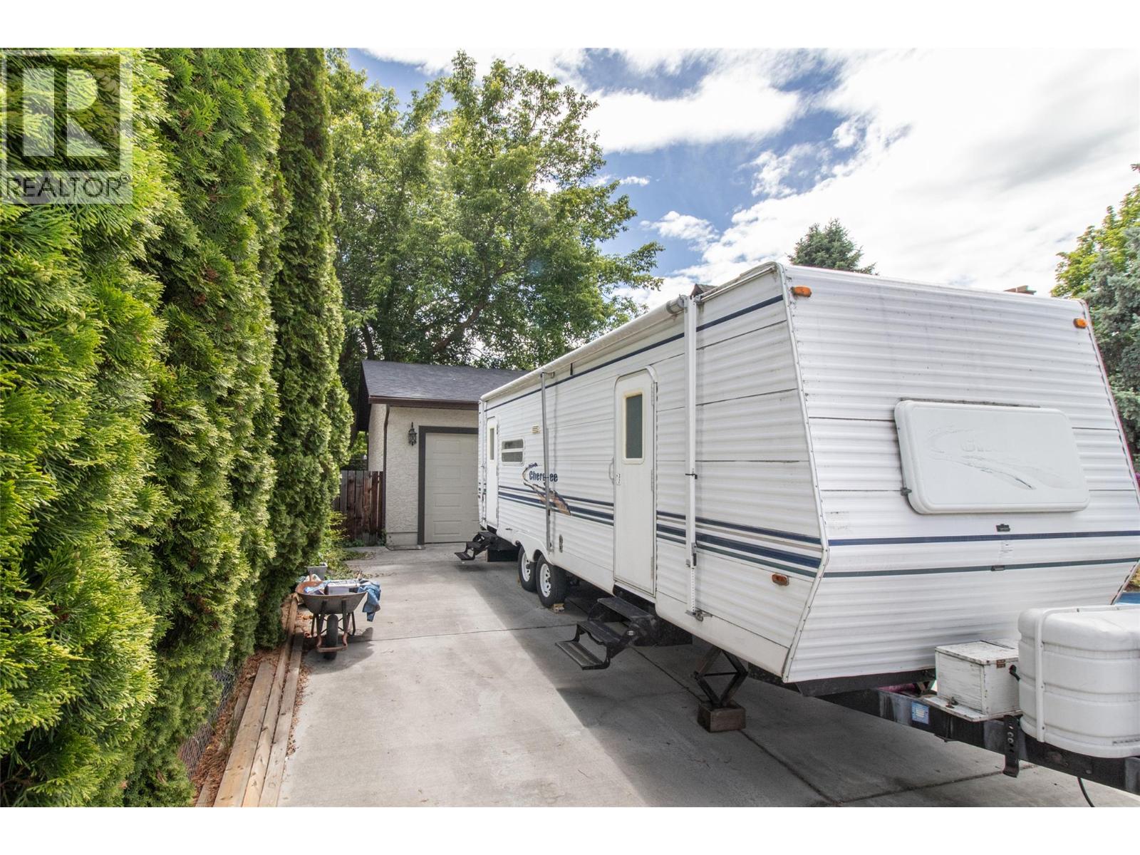 685 Stetson Court, Kelowna