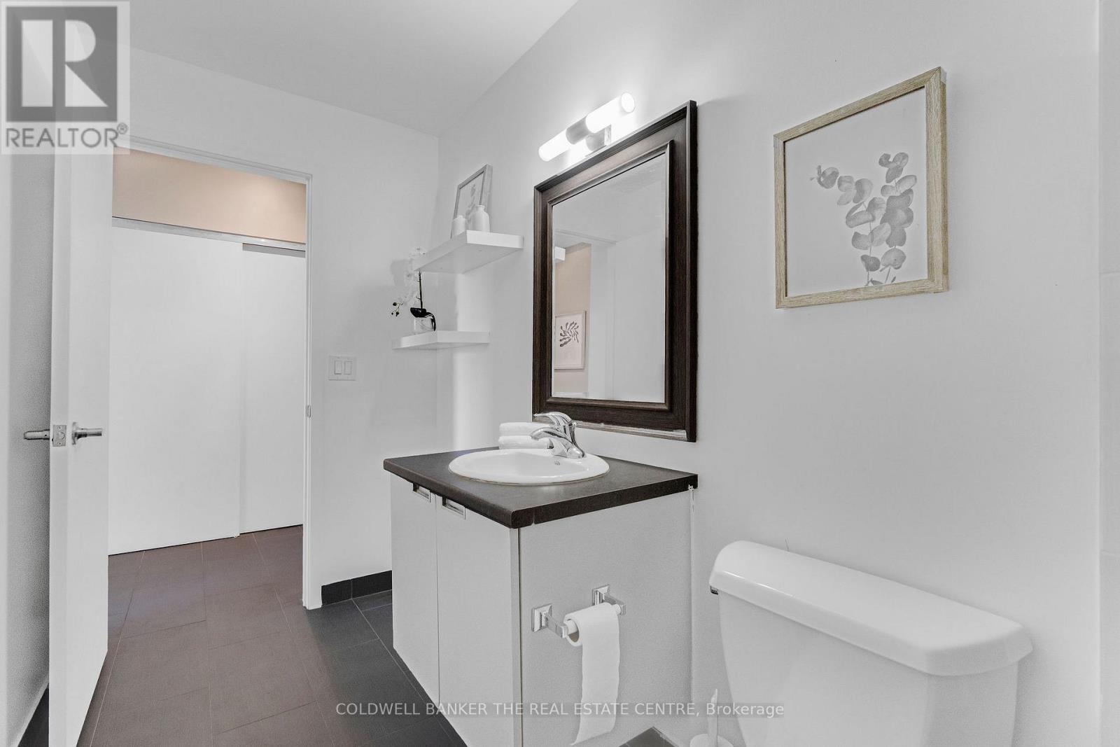 #802 400 WELLINGTON STREET W - 23